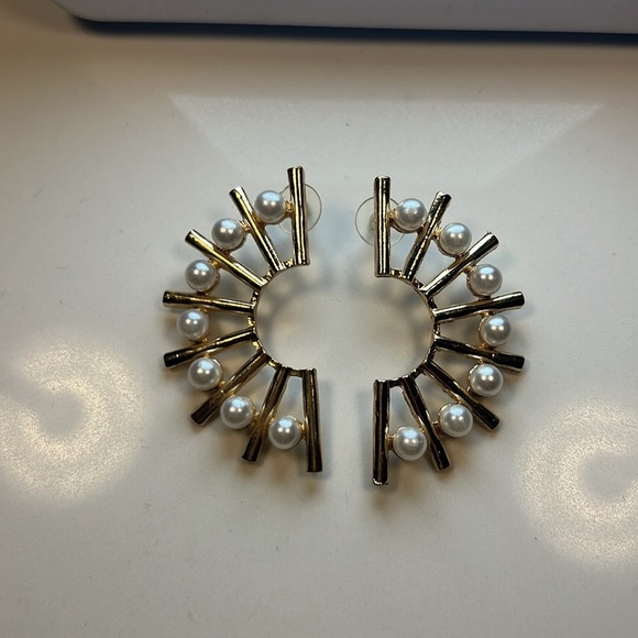 Gold Fashion Earrings CONTEMPORARY Faux Pearl Fashion Earrings. GUC - Picture 9 of 10